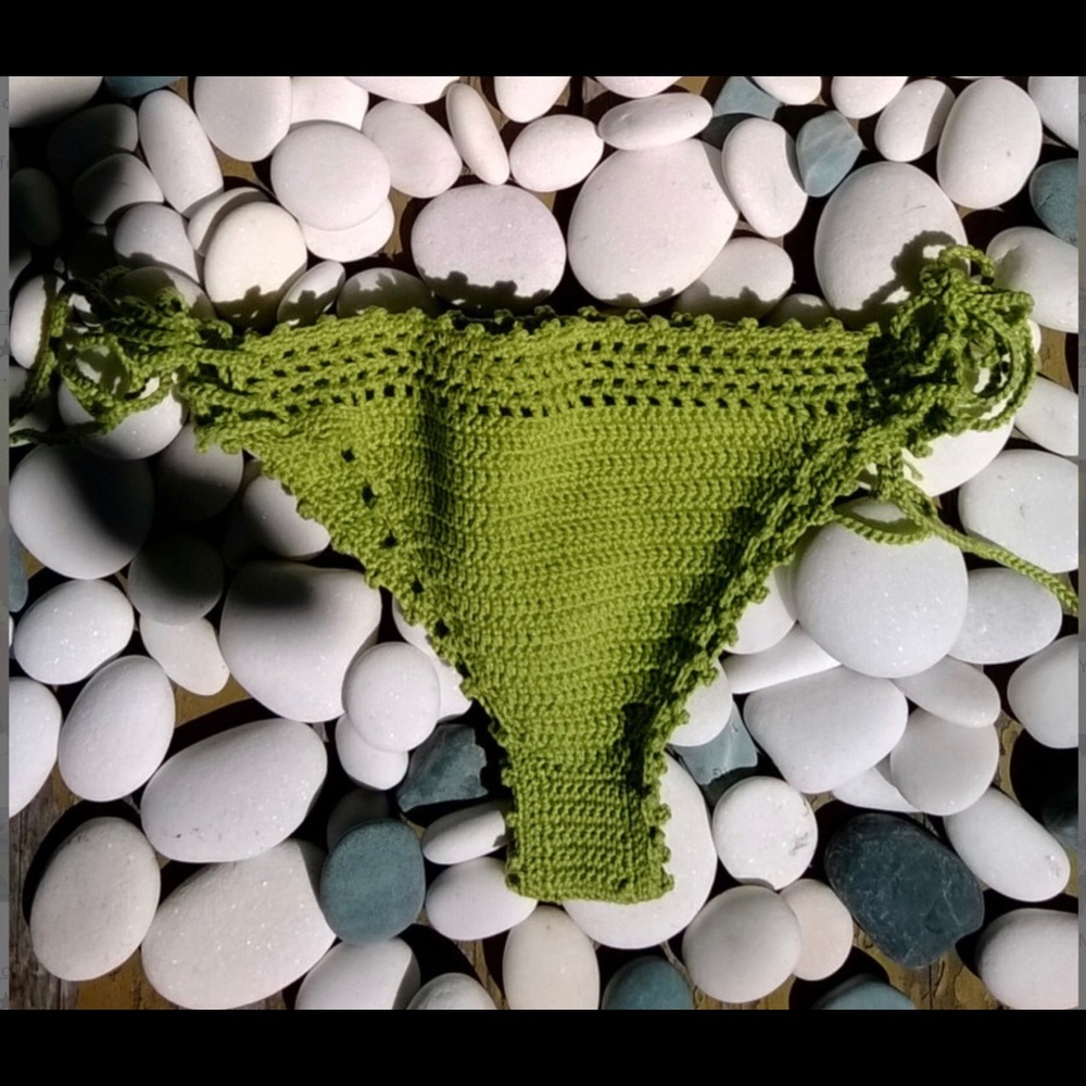Crochet string bikini - Picture 3 of 3